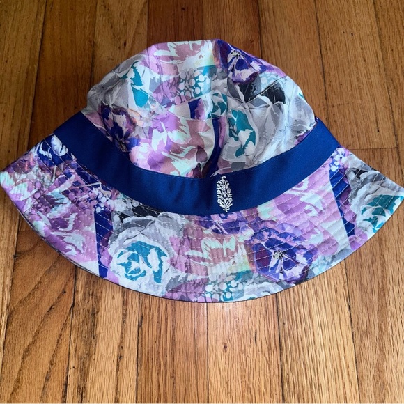 Free People Digital Blooms Bucket Hat nwot - Picture 6 of 6